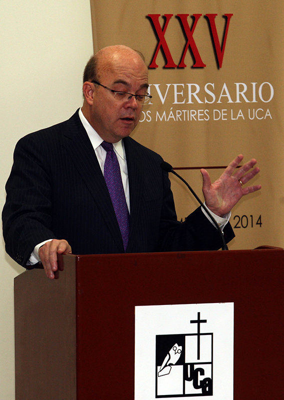 James McGovern durante ponencia en la UCA. Foto de Francisco Campos.