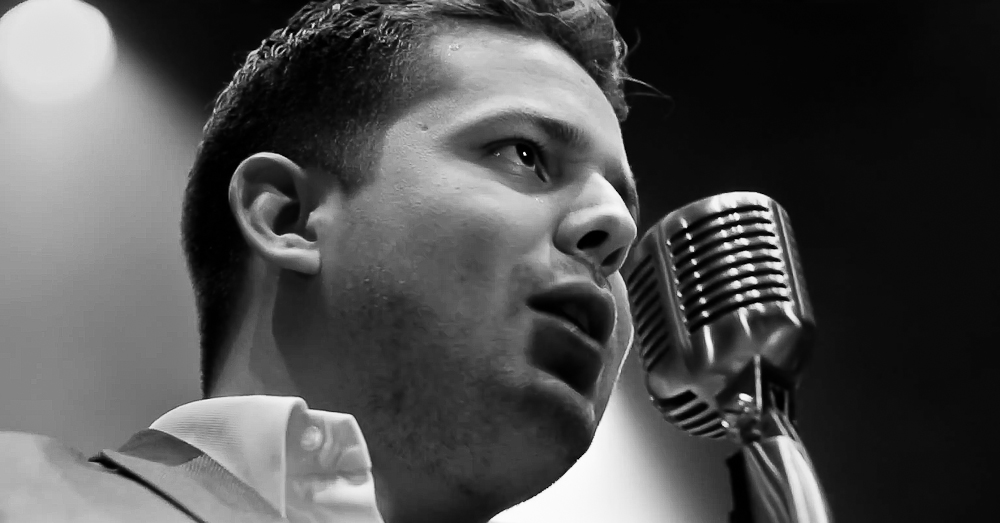 Xavi Barrios es el cantante de Eterno Viernes.