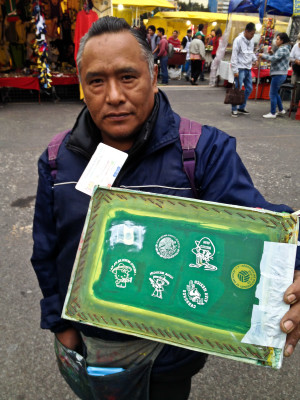 Diez pesos valía pintarse la carita con el escudo de cualquiera de las dos selecciones en disputa. Foto de Orus Villacorta.