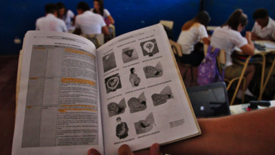 El desplome del presupuesto de salud comunitaria expone a las niñas a embarazos forzados