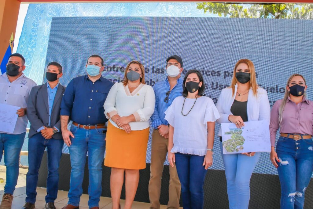 Fernando López, ministro del MARN, presentó las nuevas “Directrices para la Zonificación Ambiental de la Unidad La Unión–Golfo de Fonseca”. Según el Organismo de Mejora Regulatoria (OMR), las modificaciones flexibilizan la zonificación ambiental del municipio.Foto: cuenta institucional del MARN en “X”