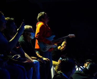 Moisés Anaya, guitarrista de Adrenalina, en "El último y nos vamos", concierto de despedida de la banda. Foto FACTUM/Gerson Nájera.